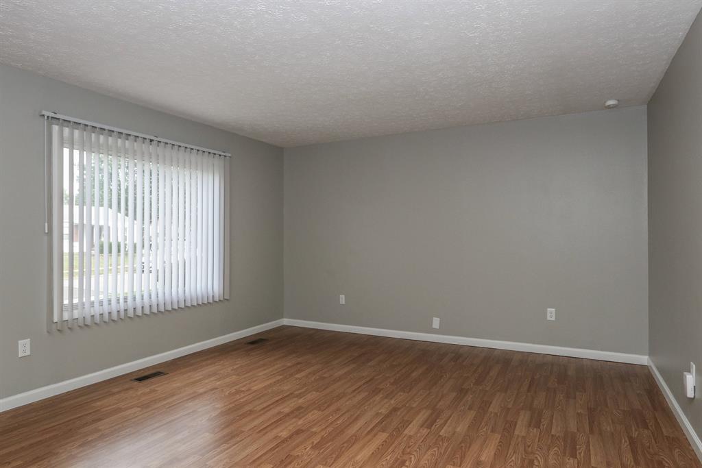 Living Room for 2401 Sheelah Ct Kettering, OH 45420