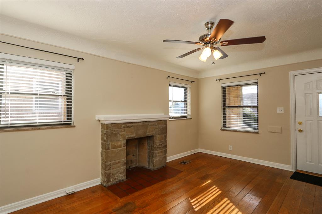 Living Room for 5318 Sidney Rd Covedale, OH 45238