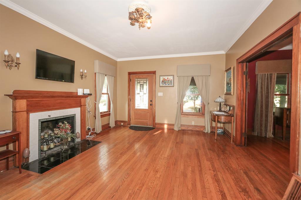 Living Room for 1028 Burns Ave Wyoming, OH 45215
