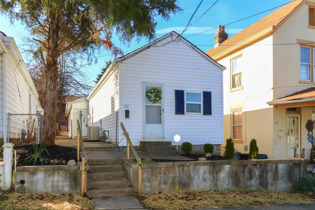 211 Main St