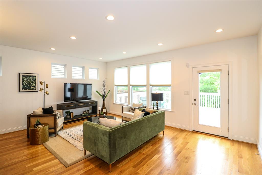 Living Room for 2816 Rosella Ave Hyde Park, OH 45208