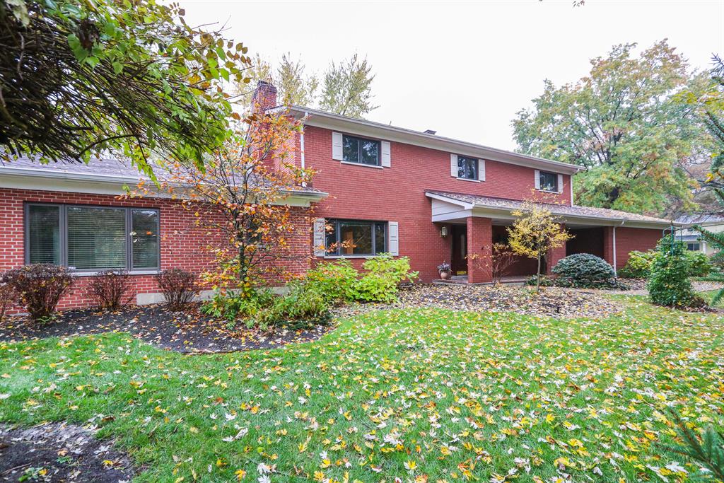360 Hilltop Ln Wyoming, OH