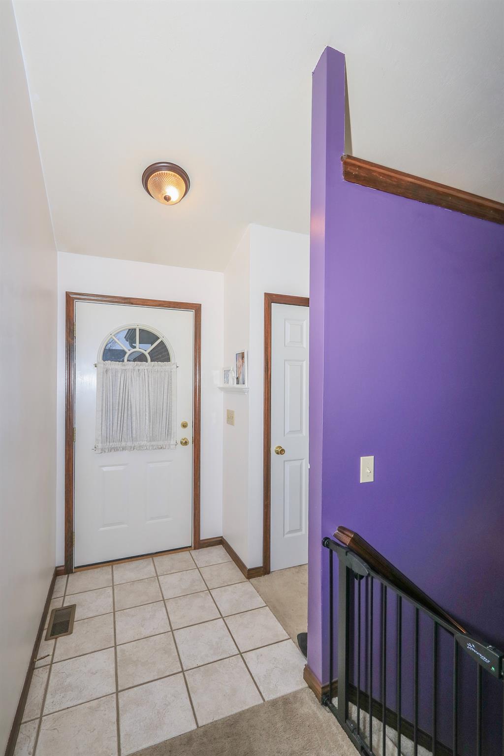 Foyer for 1048 Oakdale Ln West Harrison , IN 47060
