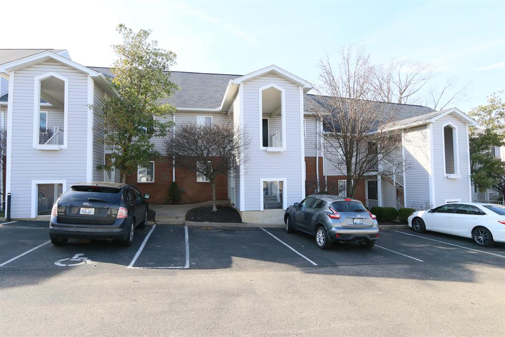8 Carriage House Dr