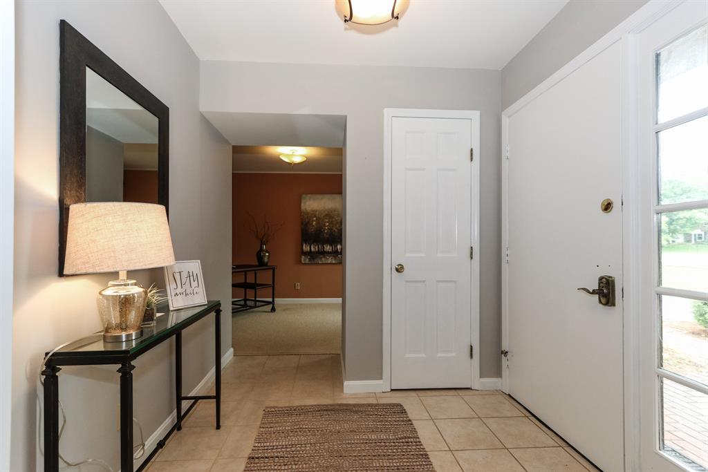 Foyer for 11621 Cedarview Dr Montgomery, OH 45249