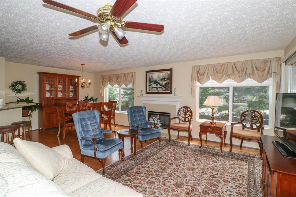 Living Room for 2250 Devlin Pl, 204 Crescent Springs, KY 41017