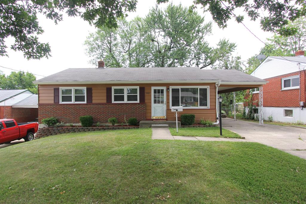 3165 Hickory Ln