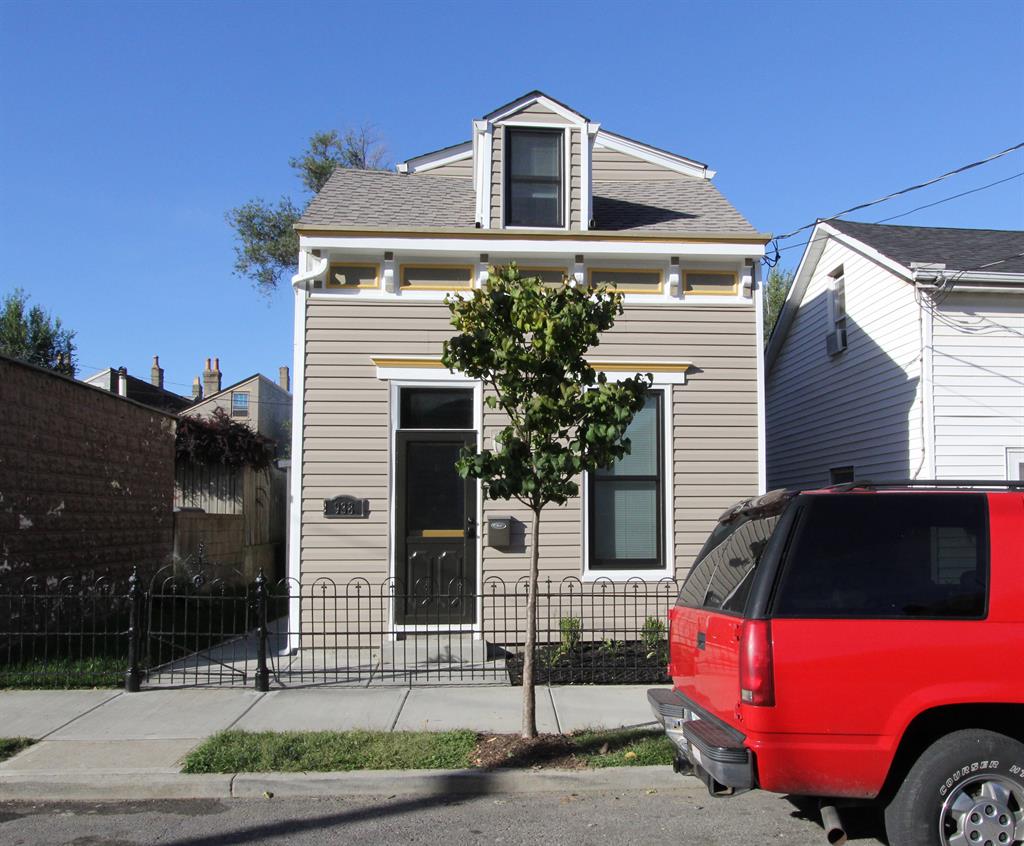 938 Hamlet St