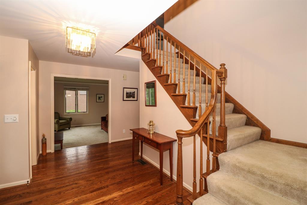Foyer for 9446 Oakhurst Ct Blue Ash, OH 45241