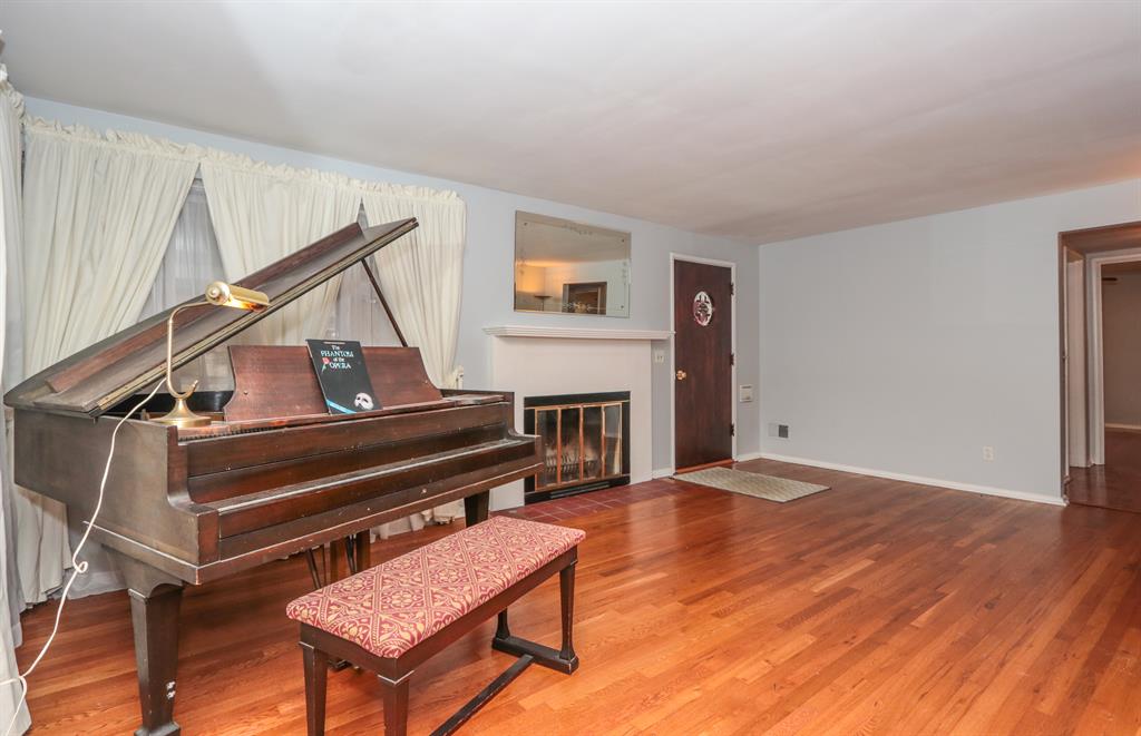 Living Room image 2 for 3044 Coral Park Dr Westwood, OH 45211