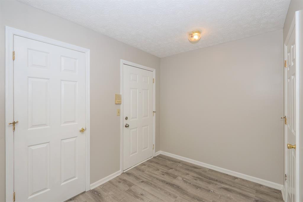 Foyer for 447 Deepwoods Dr Highland Heights, KY 41076