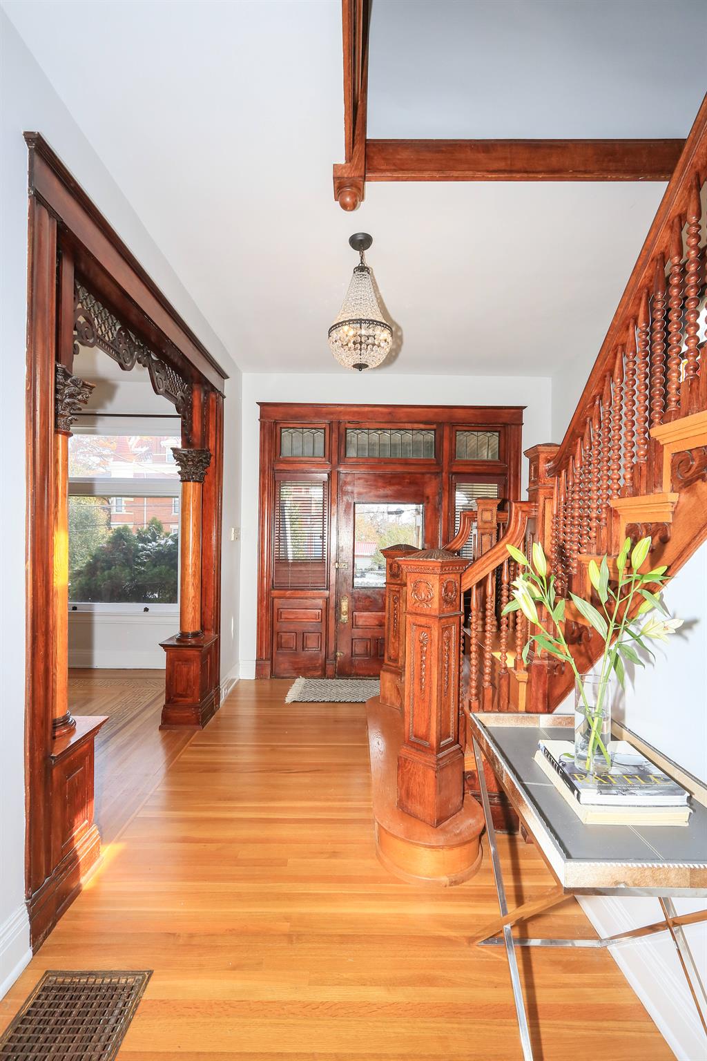 Foyer for 325 E 3rd St Newport, KY 41071