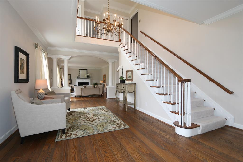 Foyer for 8625 Pipewell Ln Indian Hill, OH 45243