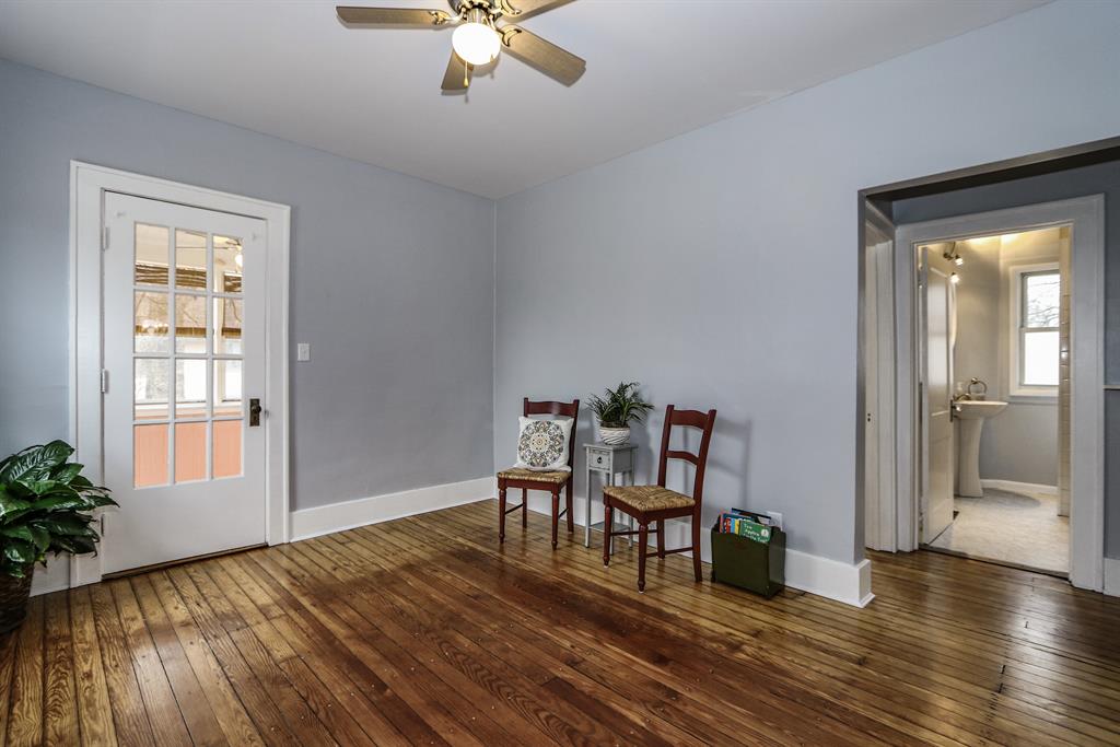 Living Room for 396 Cameron Rd Springdale, OH 45246