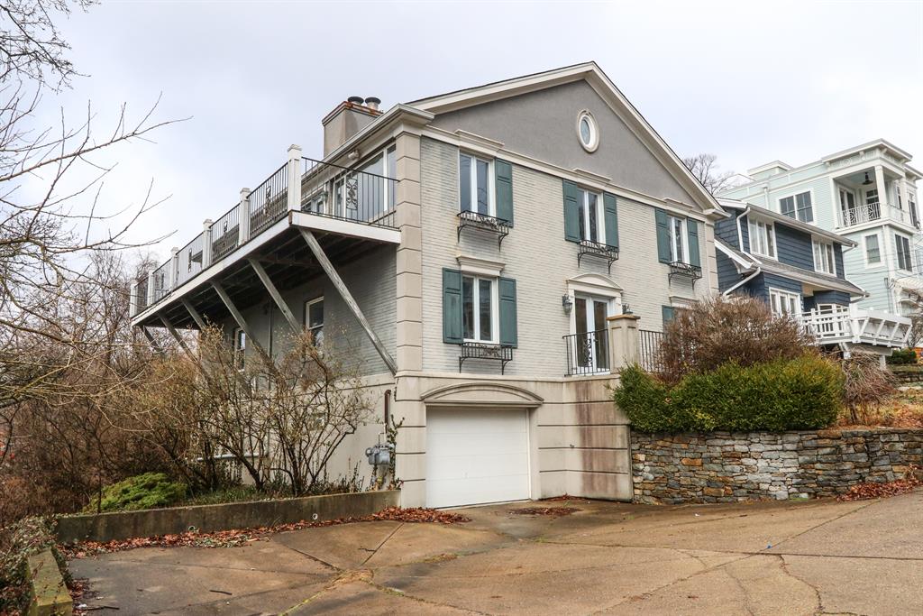 401 Torrence Ct