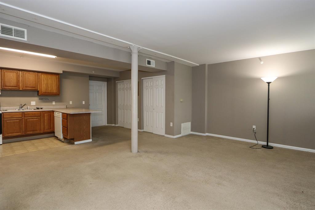 Living Room image 2 for 226 McDaniel St, 30 Dayton, OH 45405