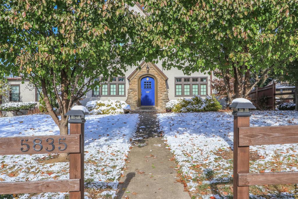 Entrance for 5835 Montgomery Rd Pleasant Ridge, OH 45212