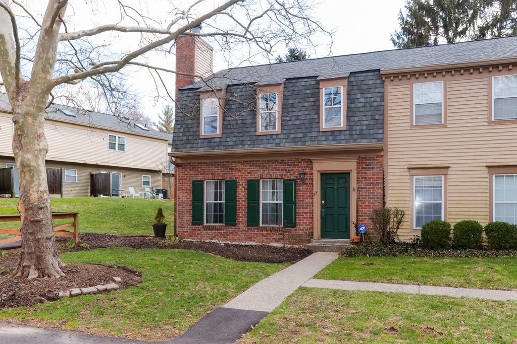 35 Woodsview Ln Sharonville, OH