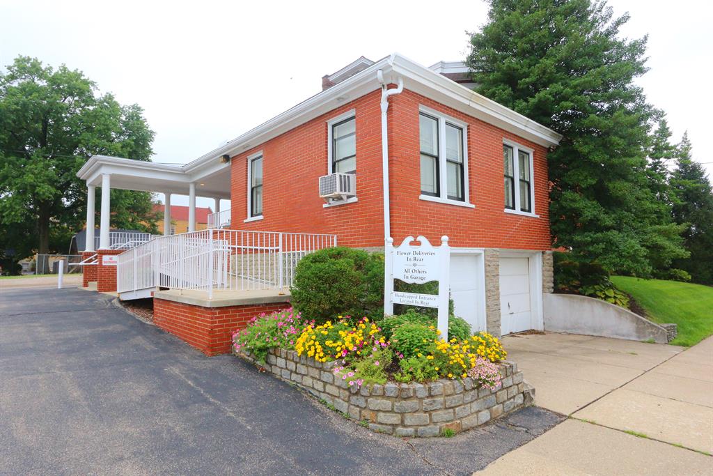 Garage for 3440 Glenmore Ave Cheviot, OH 45211