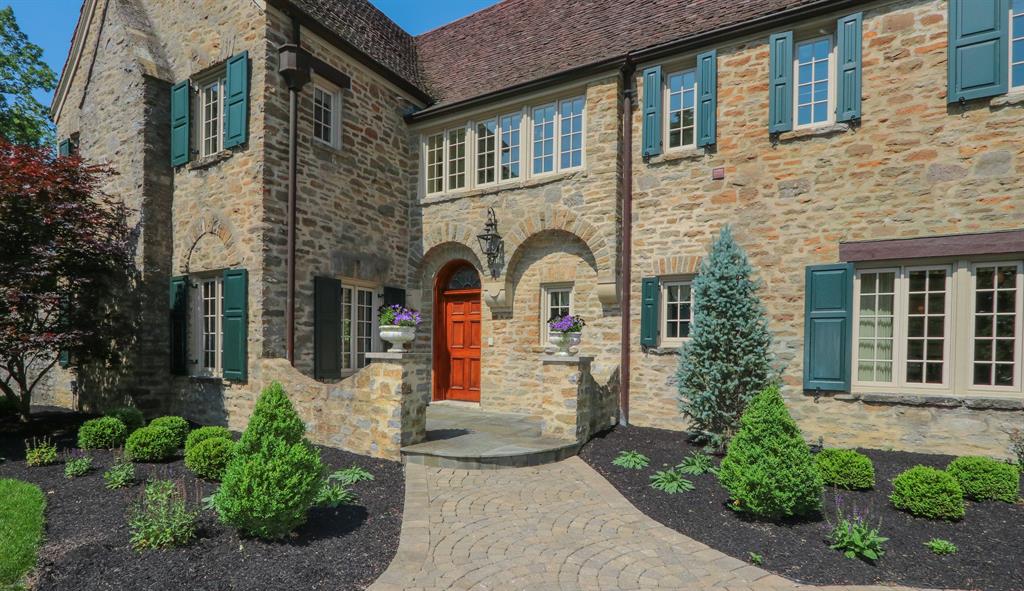 Entrance for 8705 Camargo Club Dr Indian Hill, OH 45243