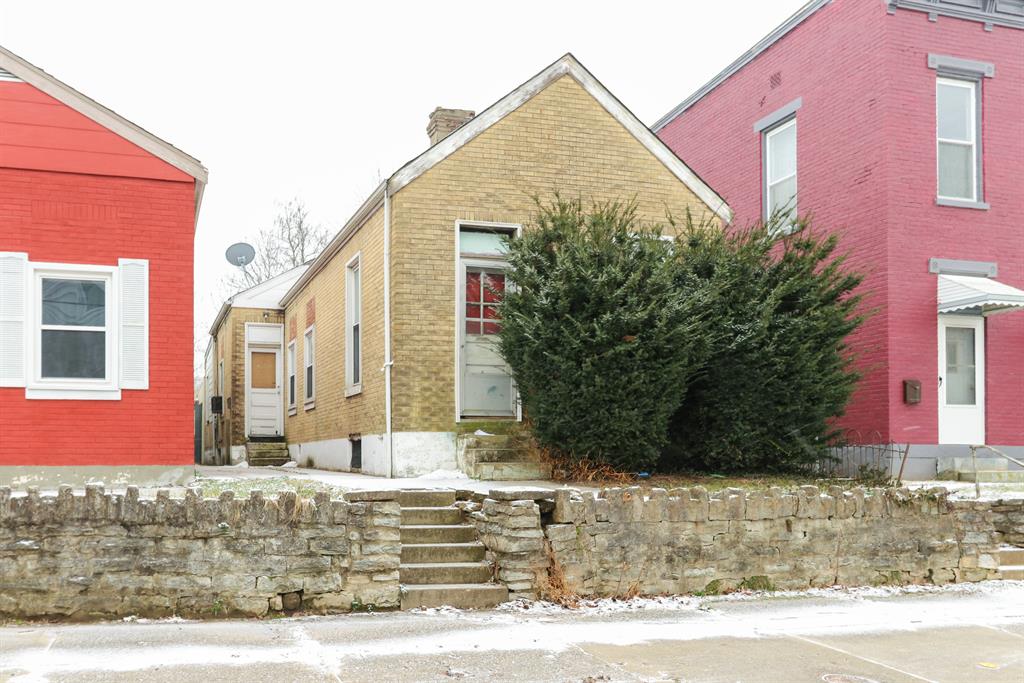 227 Oak St