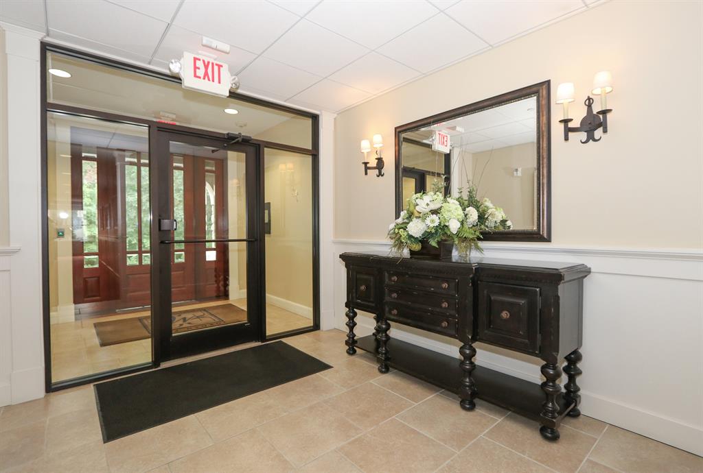Lobby for 3942 Miami Rd #302 Mariemont, OH 45227