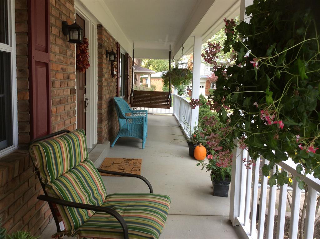 Front Porch 2 for 10641 Brandywine Ln Montgomery, OH 45242