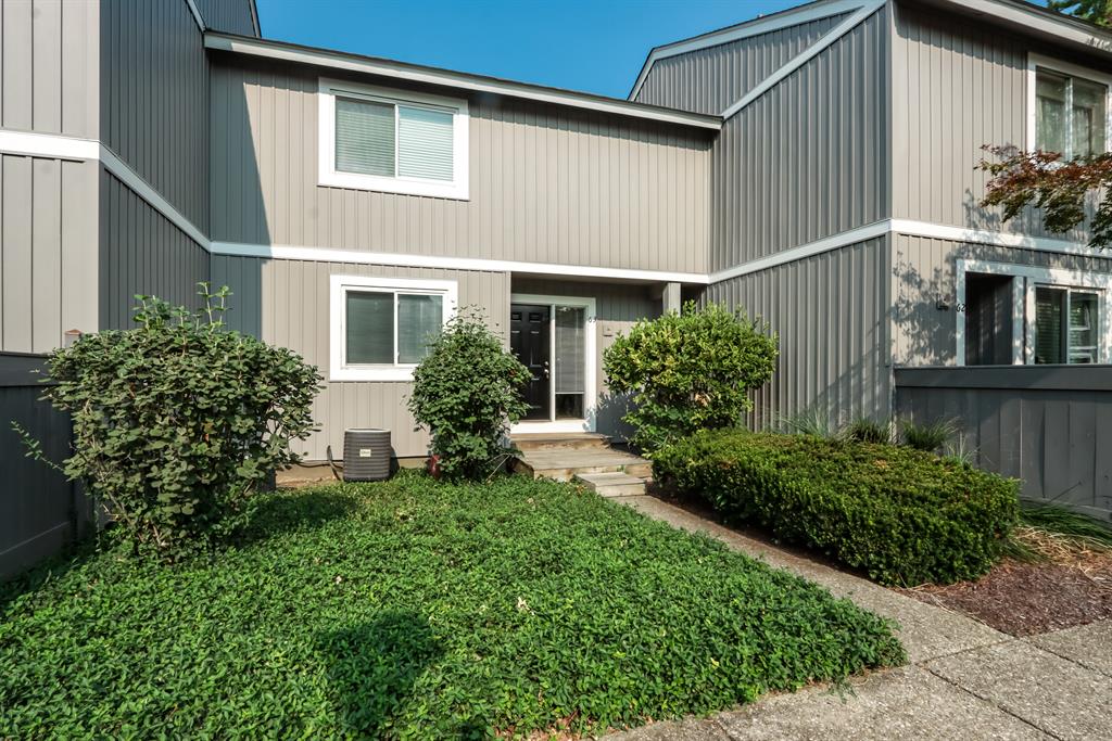 63 Twin Lakes Dr