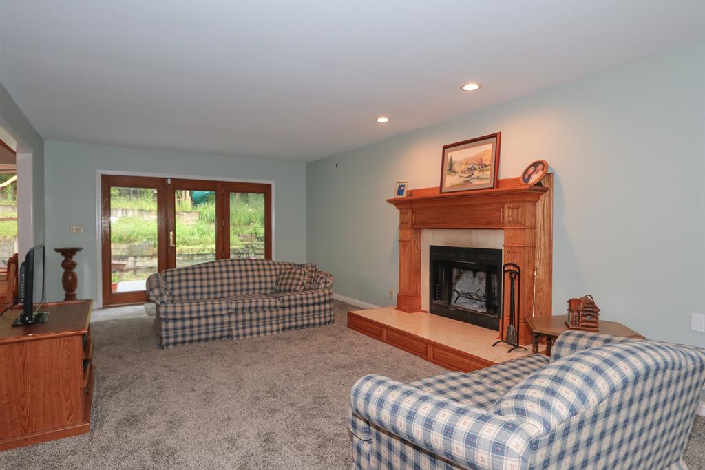 Living Room for 830 Covert Run Pike Fort Thomas, KY 41075