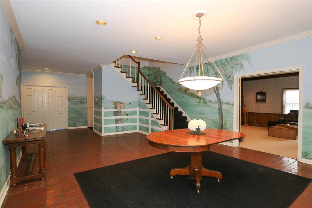 Foyer for 4850 Drake Rd Indian Hill, OH 45243