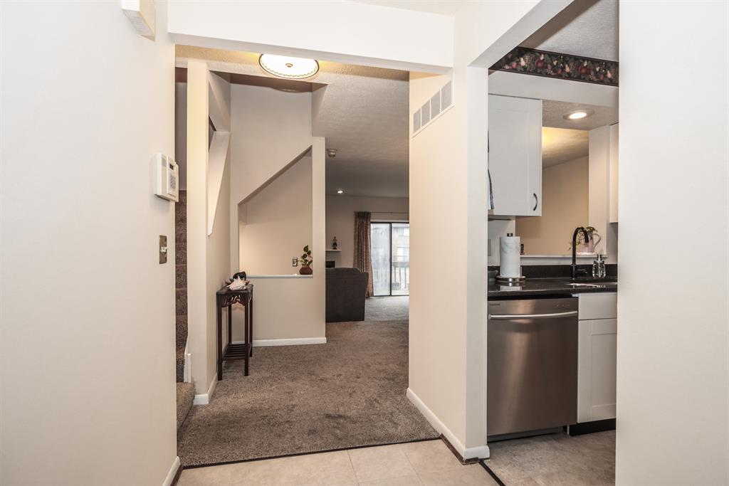 Foyer image 2 for 9319 Hunters Creek Dr Blue Ash, OH 45242
