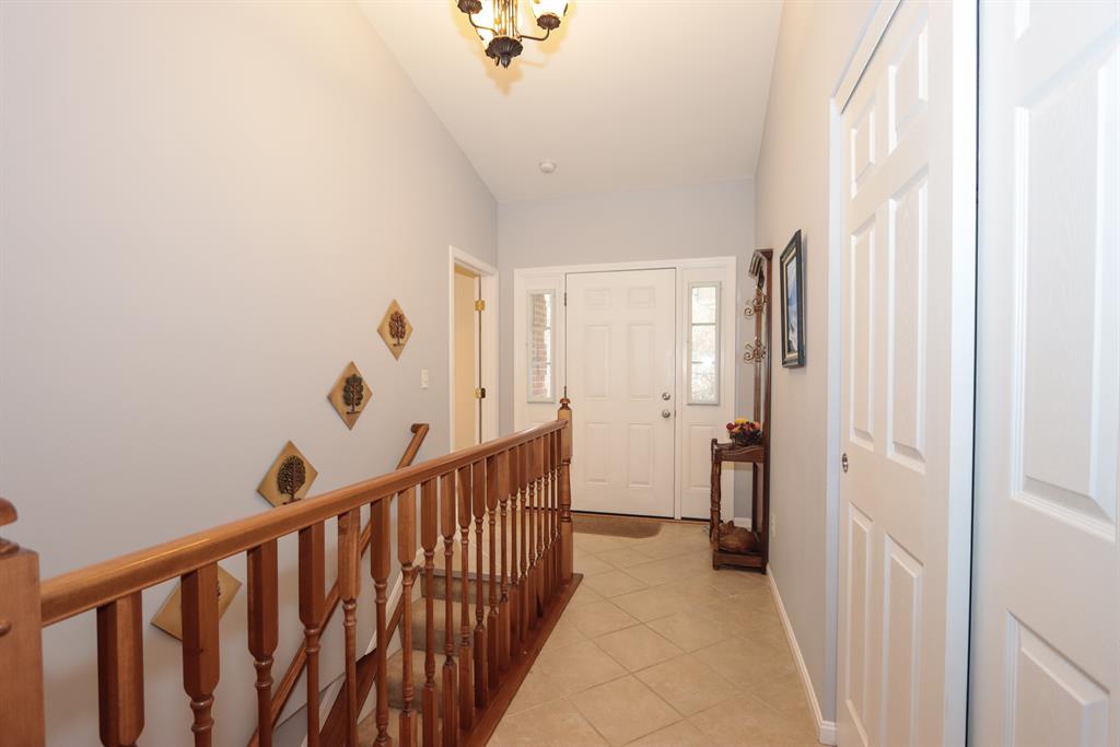 Foyer for 5742 St James Pl White Oak, OH 45239