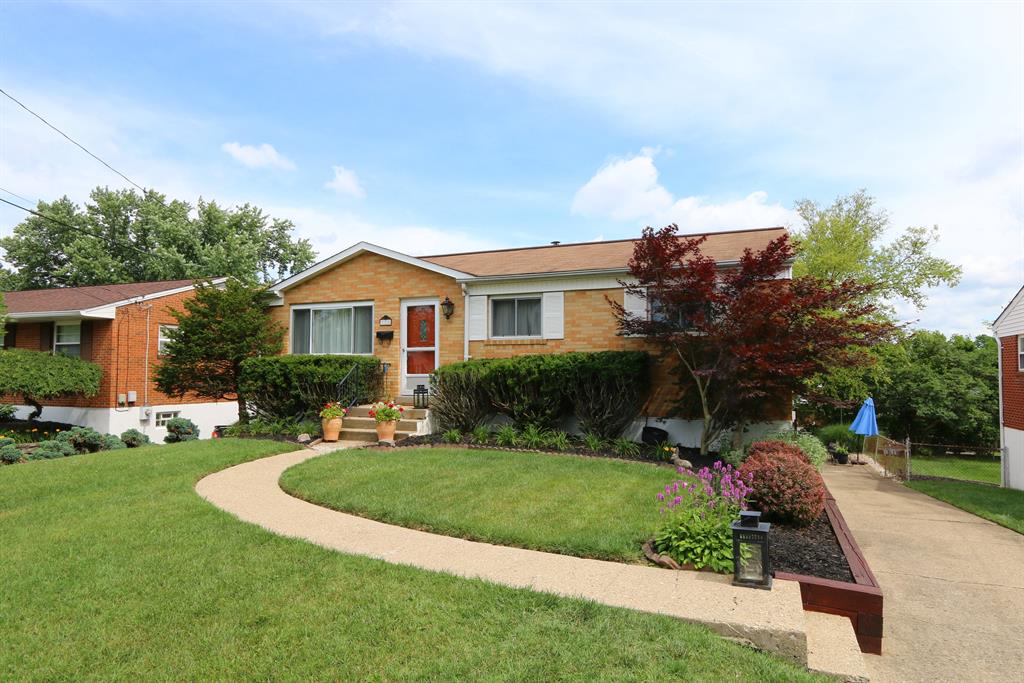 228 Blossom Ln