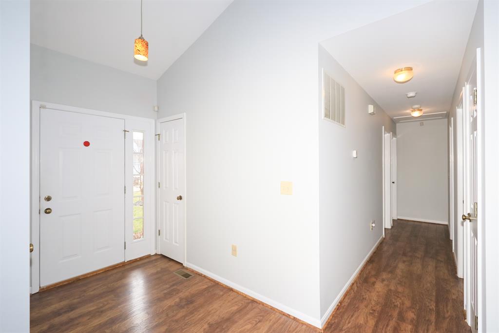 Foyer for 6299 Autumn Trl Burlington, KY 41005