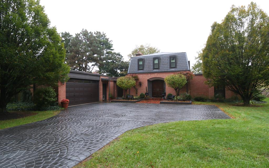 111 W Lakeside Ave