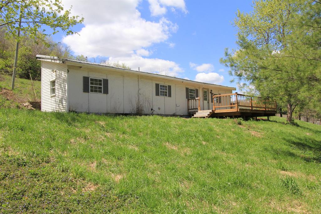 4915 Botts Ln