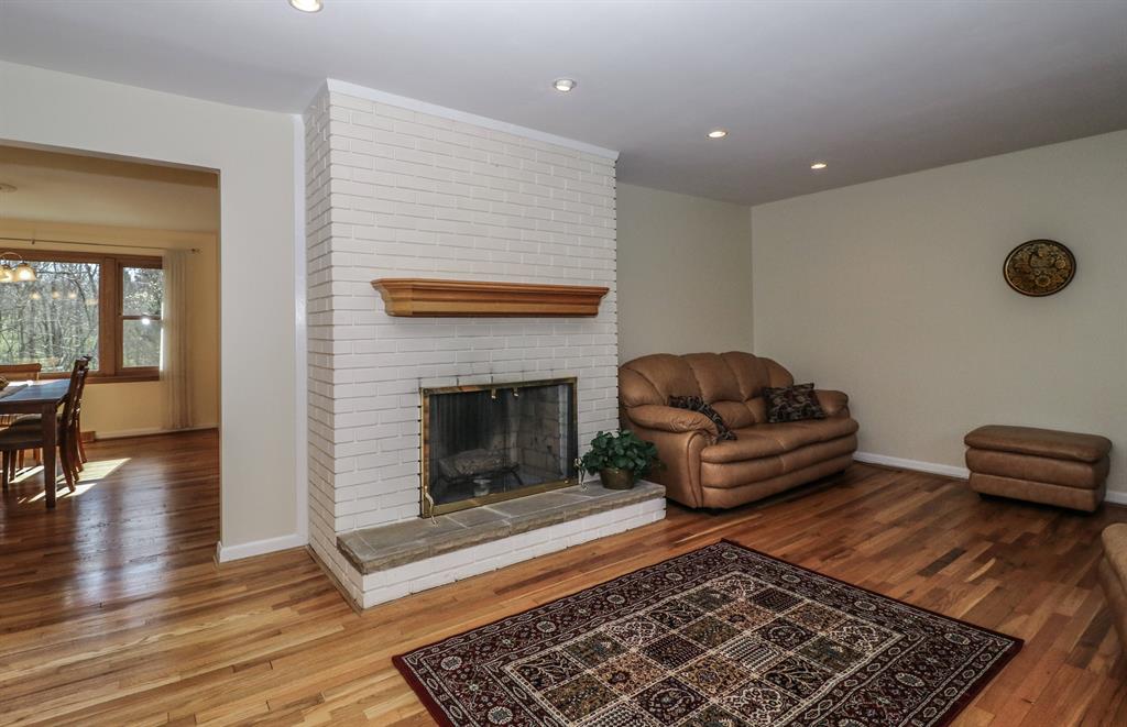 Living Room for 920 Oregon Trl Wyoming, OH 45215