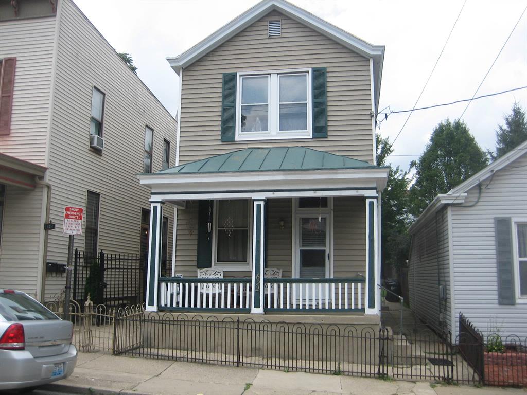 622 W 12th St