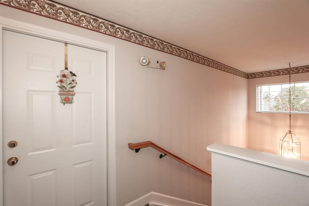 Entrance for 60 Livingston Ln Highland Heights, KY 41076