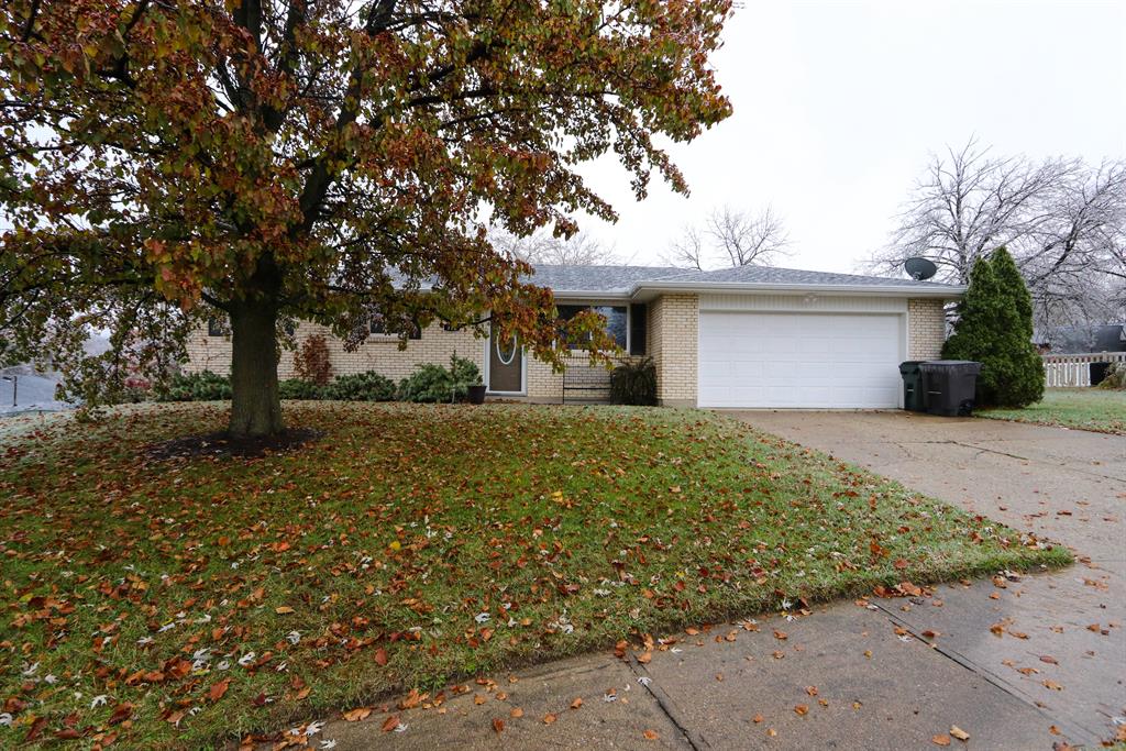 912 Spring Lake Cir Dayton, OH
