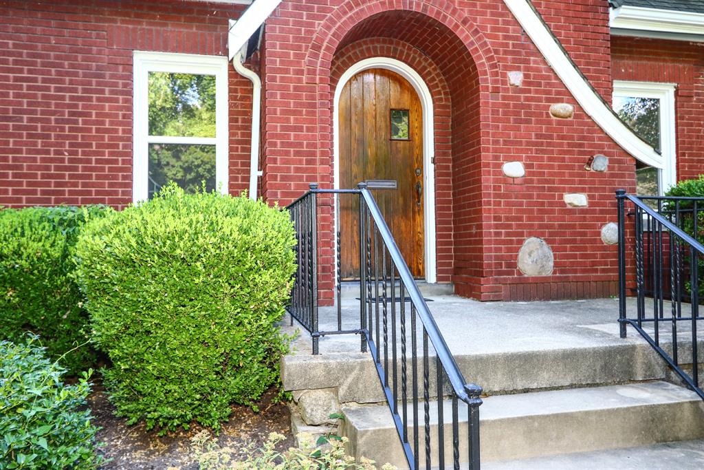 Entrance for 3832 Indianview Ave Mariemont, OH 45227