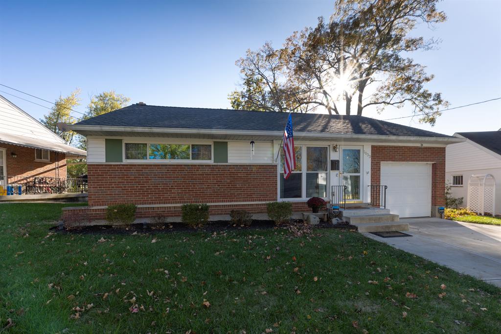 1033 Hollytree Dr Finneytown, OH