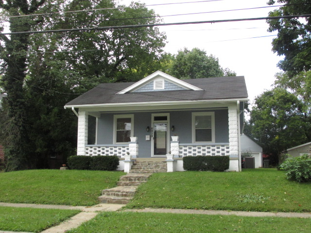 6929 Noble Ave