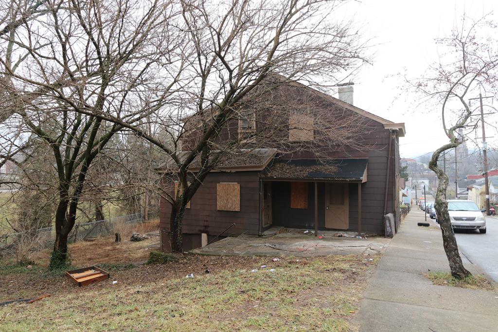 844 Crescent Ave