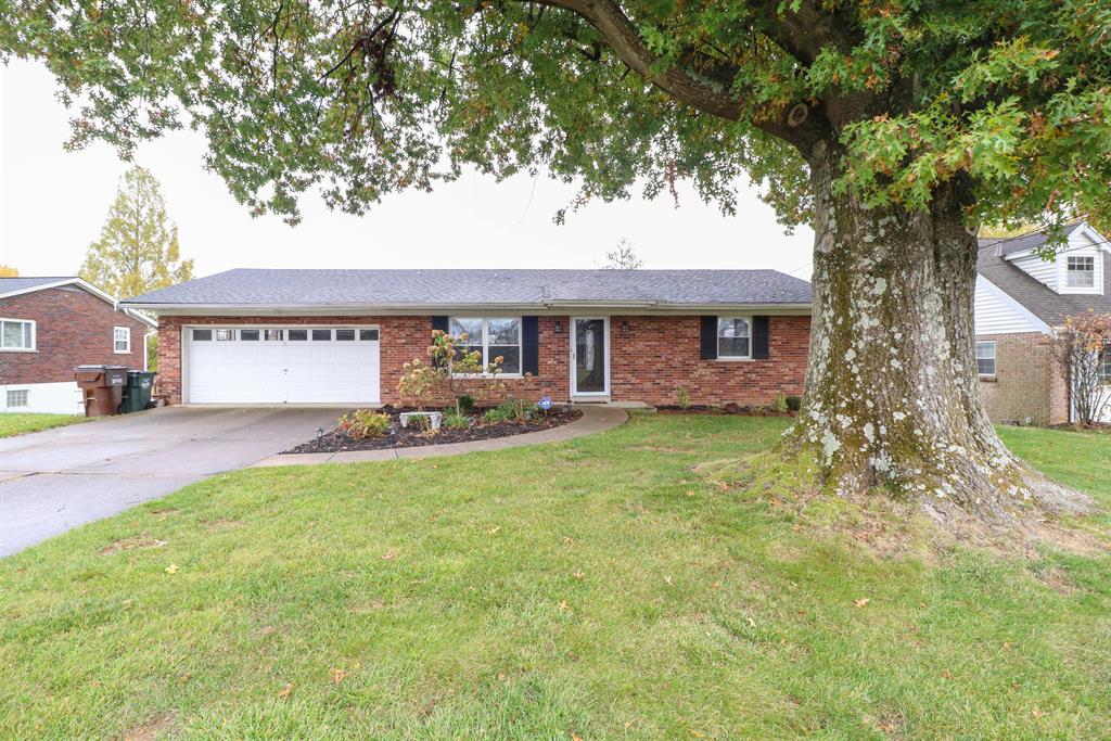 3748 Lisa Ln