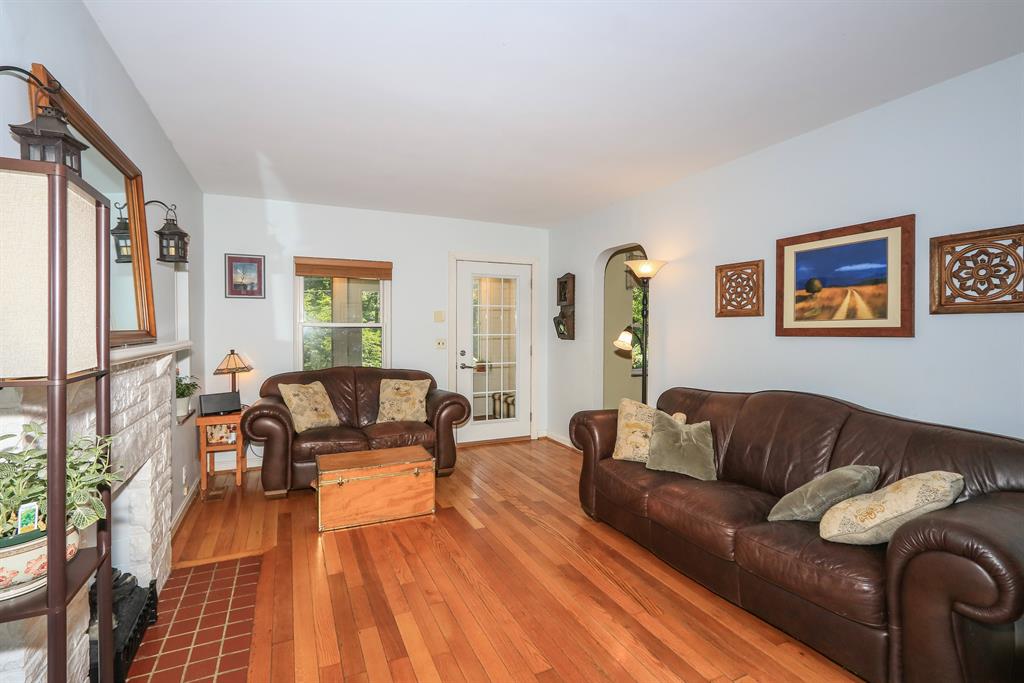 Living Room for 1045 Oak Ave Wyoming, OH 45215