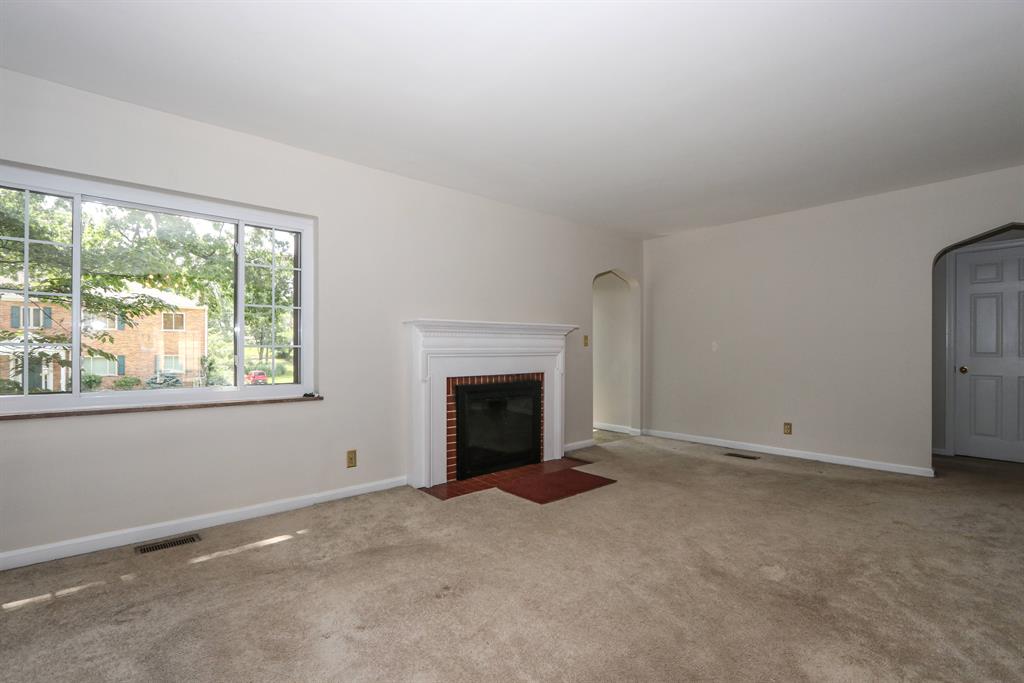 Living Room for 1616 Saint Anthony Dr Fort Wright, KY 41011