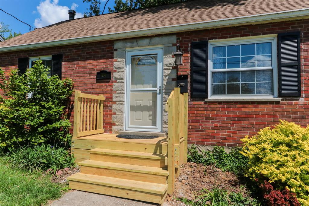 Entrance for 4480 Victor Ave Blue Ash, OH 45242