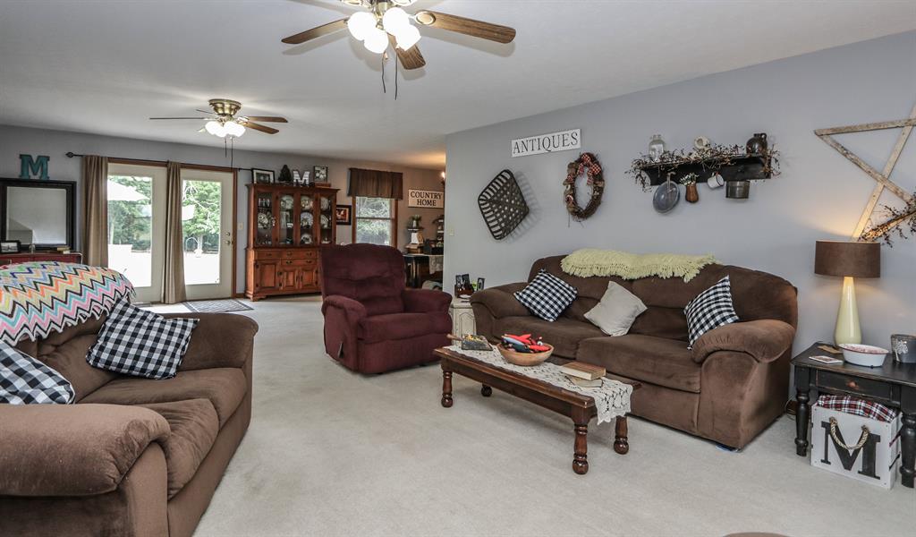 Living Room for 405 Oakland Meadows Blvd Chester Twp, OH 45177