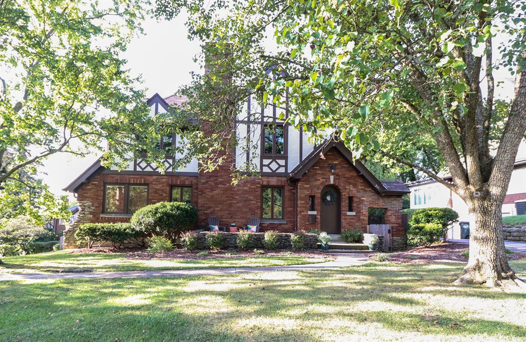 211 Hillcrest Dr Wyoming, OH